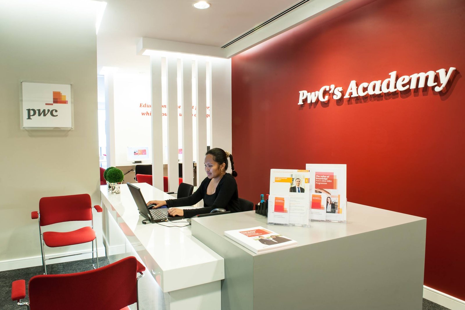 PwC’s Academy em Angola promove formação sobre sustentabilidade corporativa