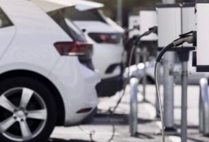 Materiais críticos para as baterias de veículos elétricos podem enfrentar escassez até 2030