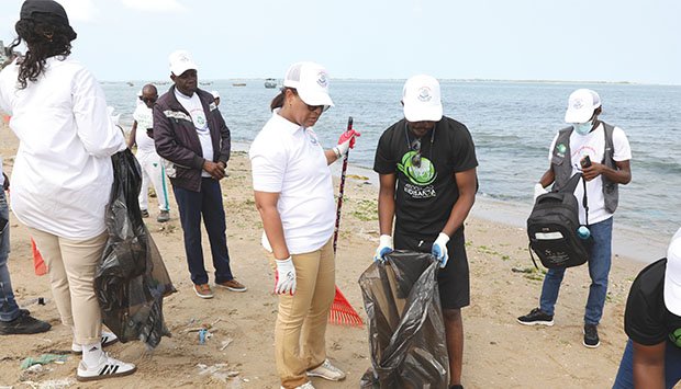 Campanha “Praias e Rios Limpos” mobiliza mais de 200 voluntários em Luanda